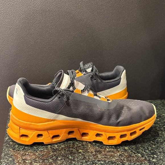 On Running Cloudmaster size 9.5 men’s DISCONTINUED - Picture 6 of 9